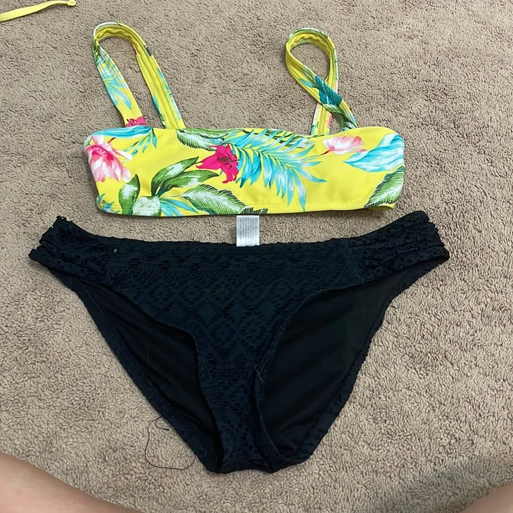 Bathing suits - Picture 13 of 15